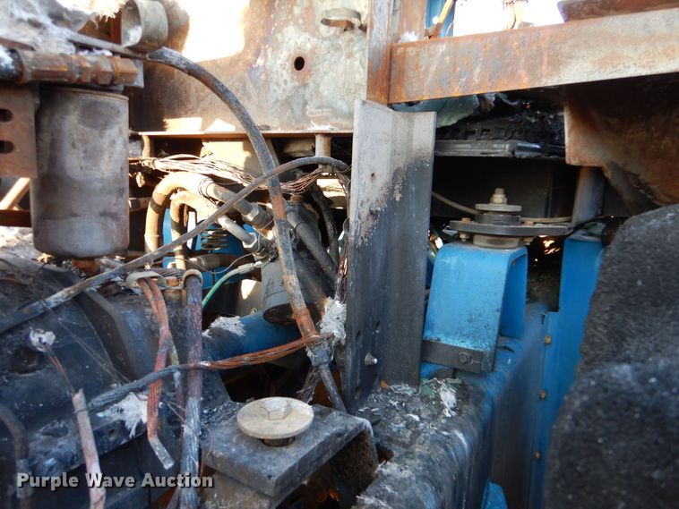 image for item MT9827 1998 New Holland 9282  4WD tractor