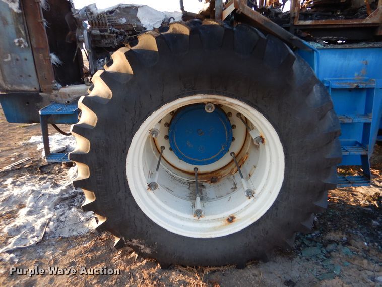 image for item MT9827 1998 New Holland 9282  4WD tractor