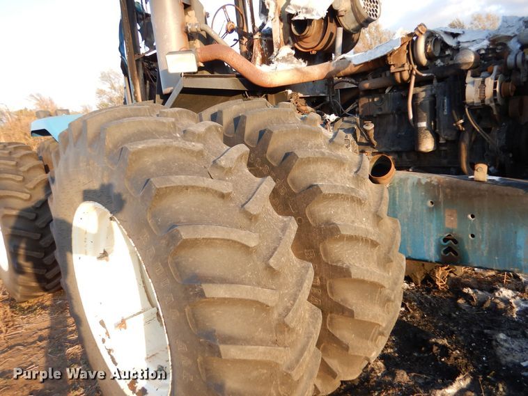 image for item MT9827 1998 New Holland 9282  4WD tractor