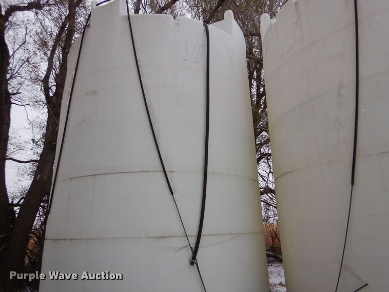 image for item MT9842 2011 Behnke  cone bottom nurse tank trailer