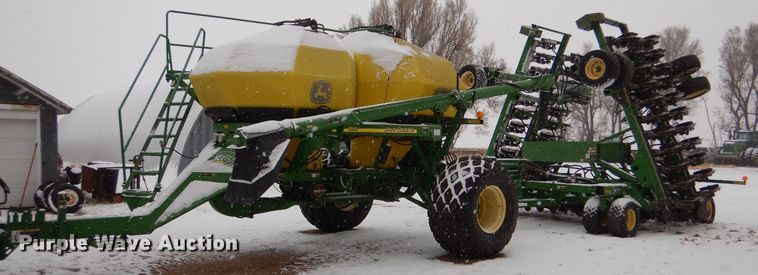 image for item MT9845 2004 John Deere 1890  air seeder