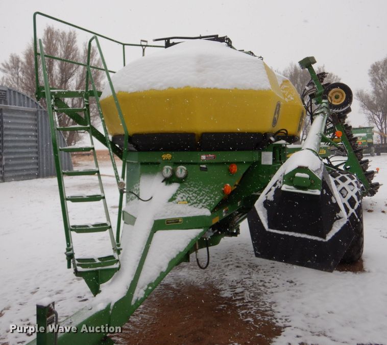 image for item MT9845 2004 John Deere 1890  air seeder