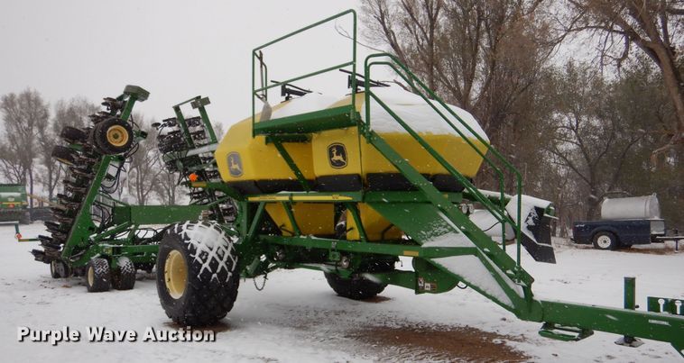 image for item MT9845 2004 John Deere 1890  air seeder