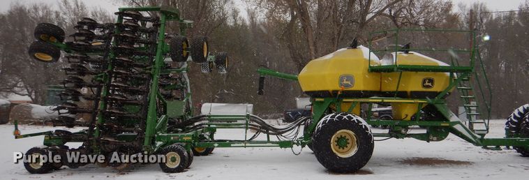 image for item MT9845 2004 John Deere 1890  air seeder