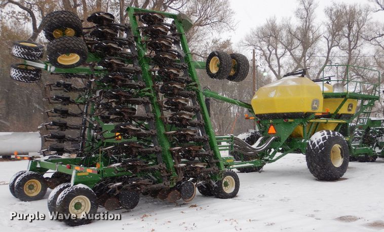 image for item MT9845 2004 John Deere 1890  air seeder