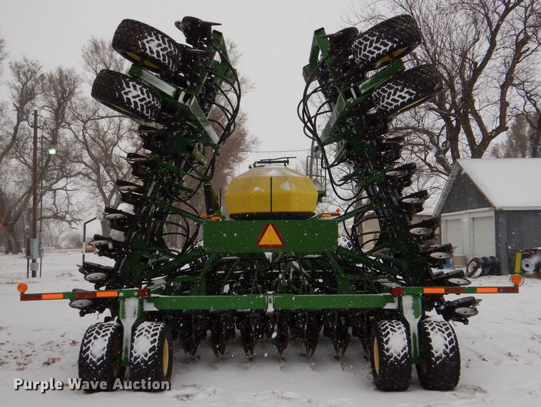 image for item MT9845 2004 John Deere 1890  air seeder