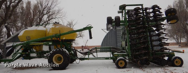 image for item MT9845 2004 John Deere 1890  air seeder