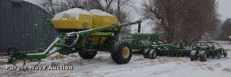 image for item MT9845 2004 John Deere 1890  air seeder