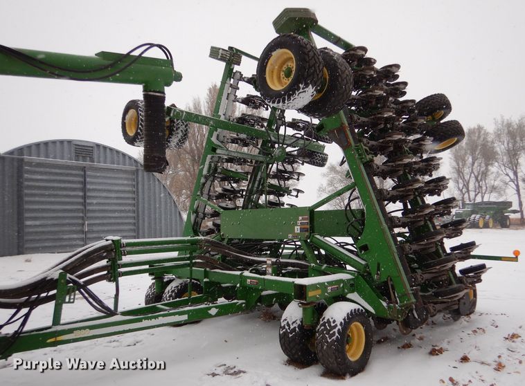 image for item MT9845 2004 John Deere 1890  air seeder
