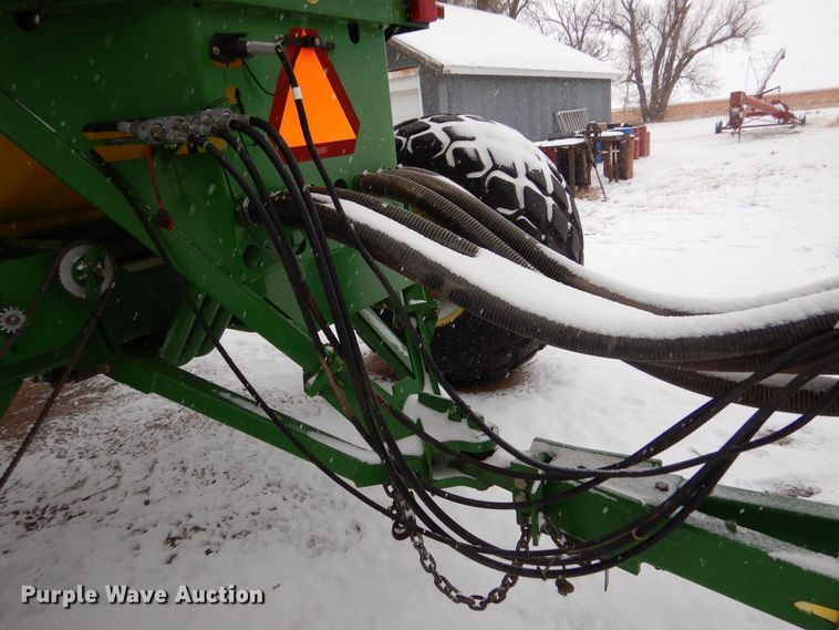 image for item MT9845 2004 John Deere 1890  air seeder