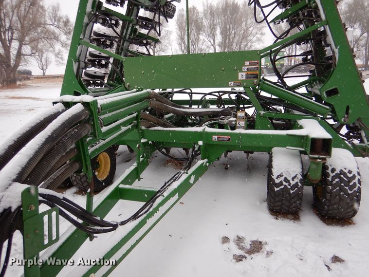 image for item MT9845 2004 John Deere 1890  air seeder