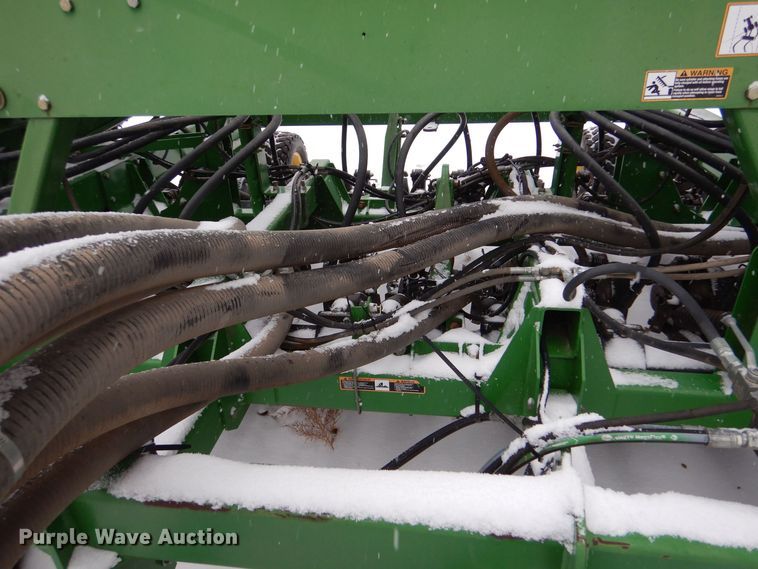 image for item MT9845 2004 John Deere 1890  air seeder