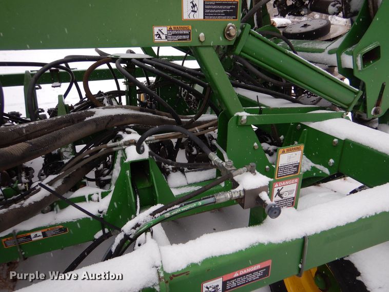 image for item MT9845 2004 John Deere 1890  air seeder