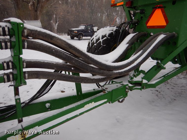 image for item MT9845 2004 John Deere 1890  air seeder