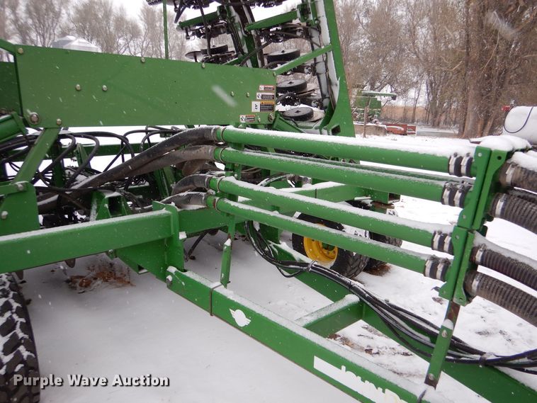 image for item MT9845 2004 John Deere 1890  air seeder