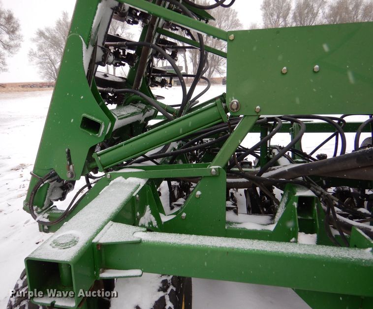 image for item MT9845 2004 John Deere 1890  air seeder