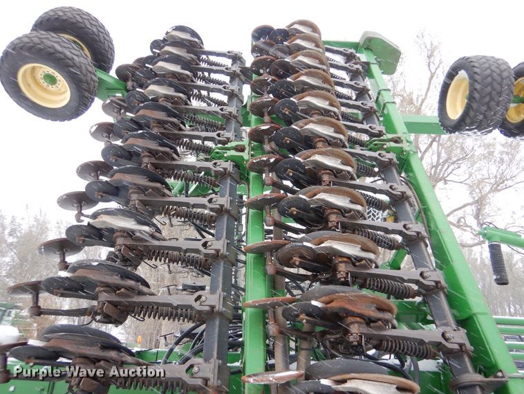 image for item MT9845 2004 John Deere 1890  air seeder