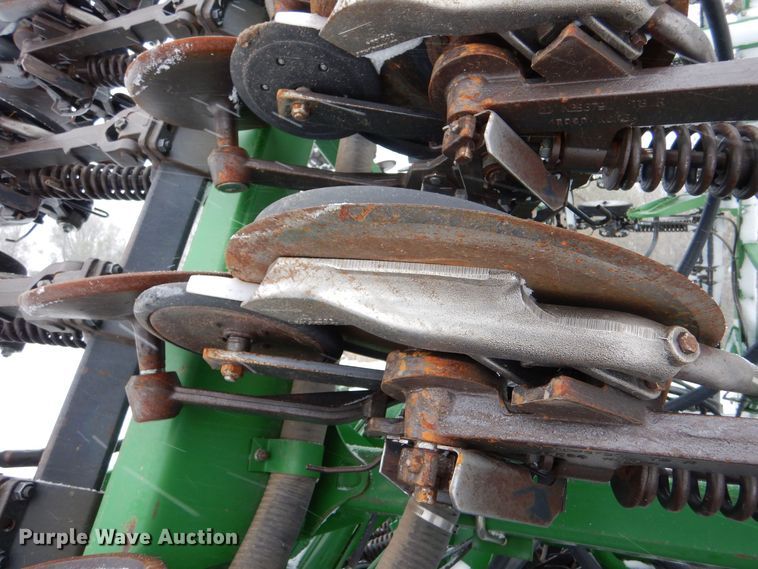 image for item MT9845 2004 John Deere 1890  air seeder