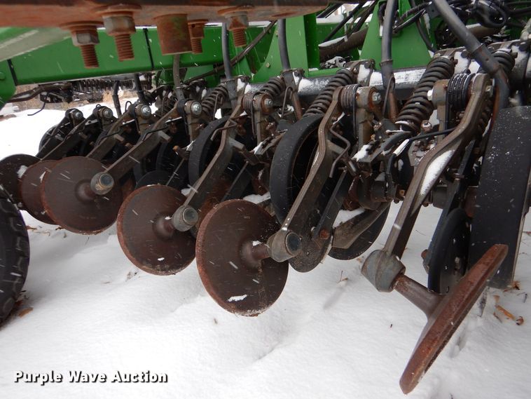 image for item MT9845 2004 John Deere 1890  air seeder