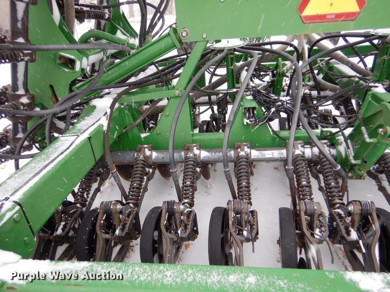 image for item MT9845 2004 John Deere 1890  air seeder