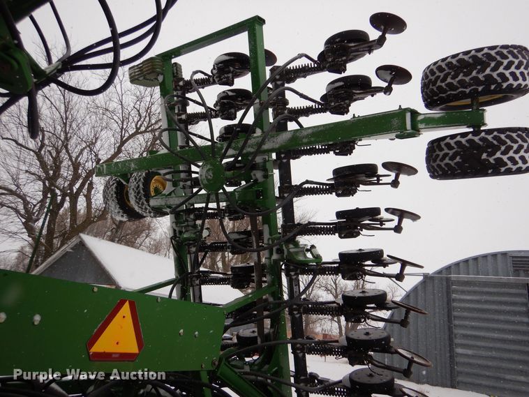 image for item MT9845 2004 John Deere 1890  air seeder