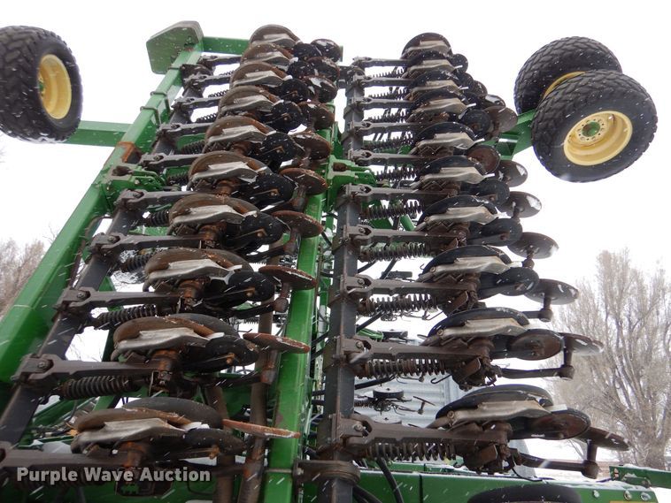 image for item MT9845 2004 John Deere 1890  air seeder