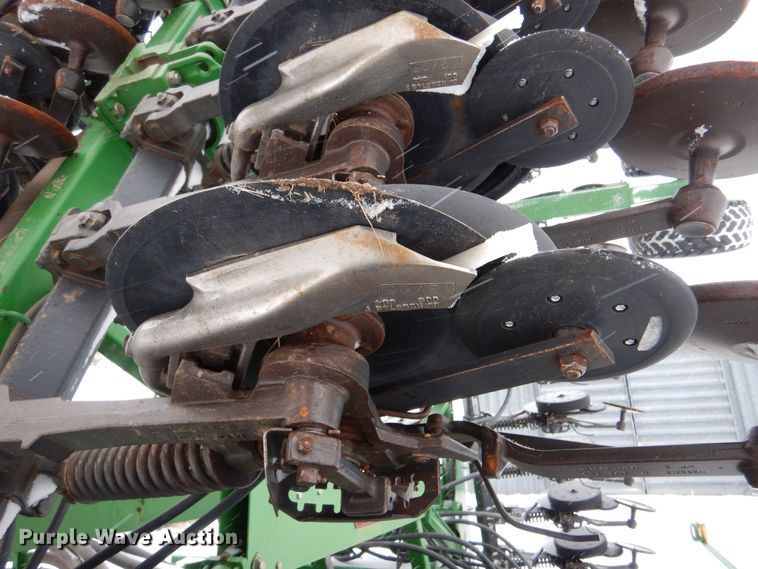 image for item MT9845 2004 John Deere 1890  air seeder