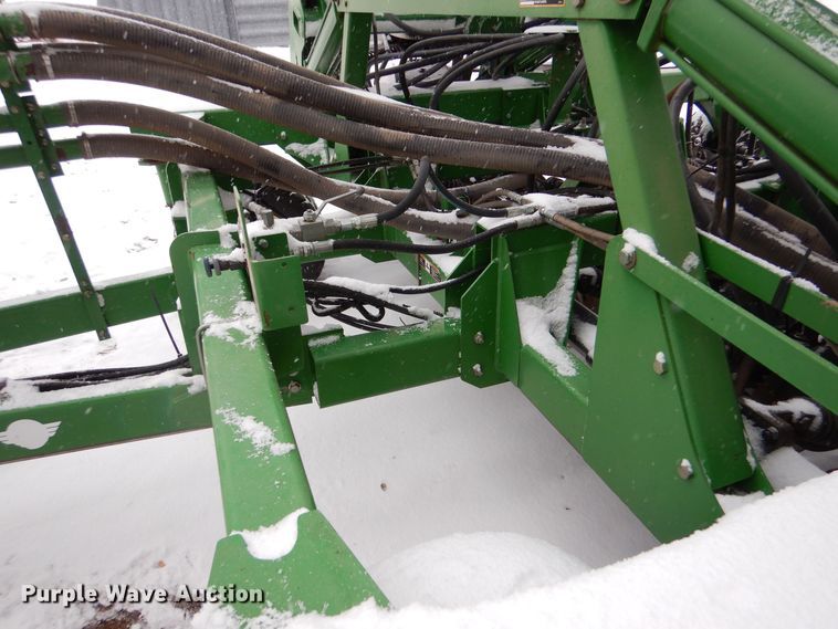 image for item MT9845 2004 John Deere 1890  air seeder