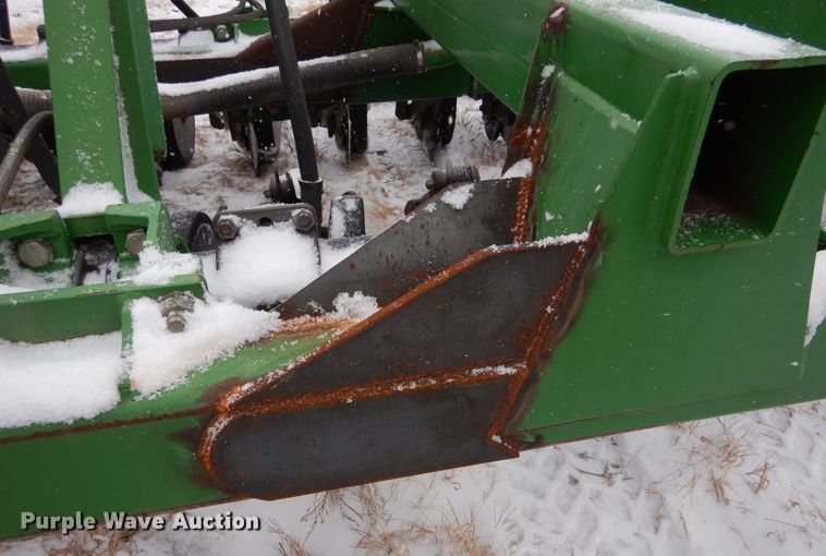 image for item MT9845 2004 John Deere 1890  air seeder