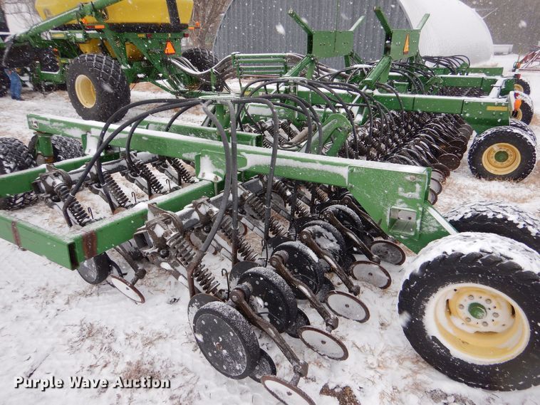 image for item MT9845 2004 John Deere 1890  air seeder