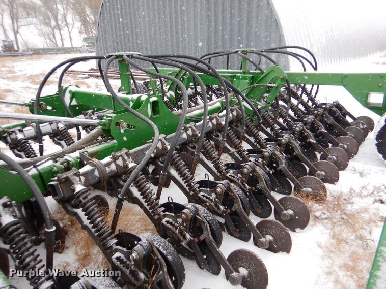 image for item MT9845 2004 John Deere 1890  air seeder