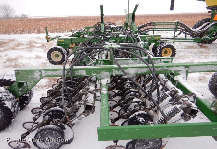 image for item MT9845 2004 John Deere 1890  air seeder