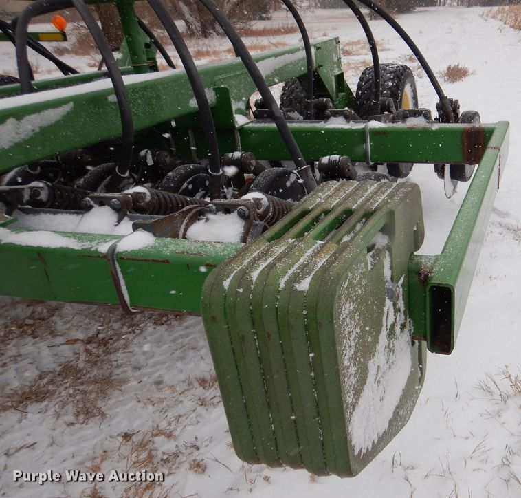 image for item MT9845 2004 John Deere 1890  air seeder