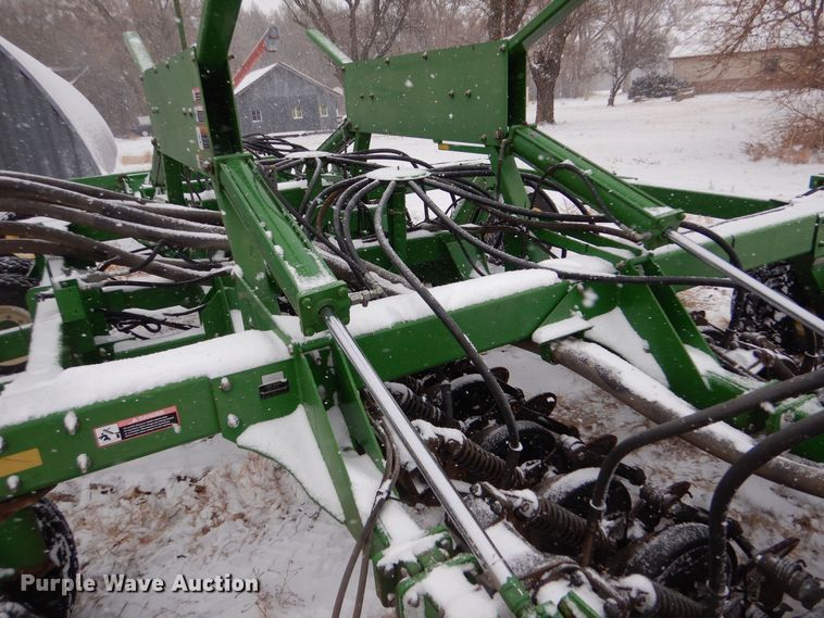 image for item MT9845 2004 John Deere 1890  air seeder