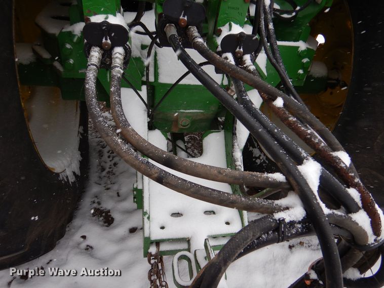 image for item MT9845 2004 John Deere 1890  air seeder