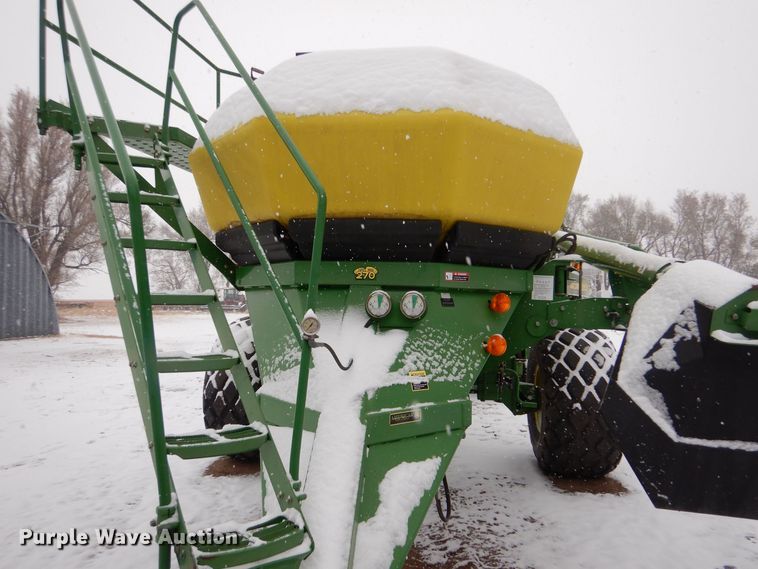 image for item MT9845 2004 John Deere 1890  air seeder