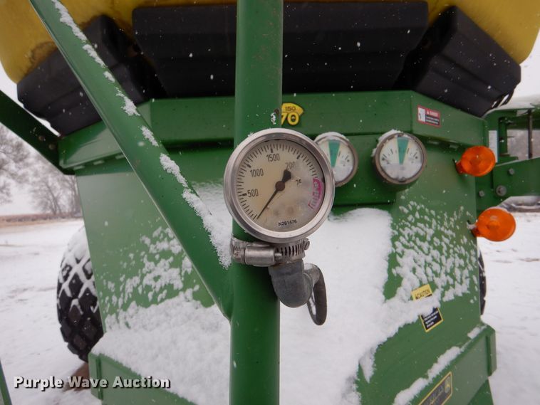 image for item MT9845 2004 John Deere 1890  air seeder