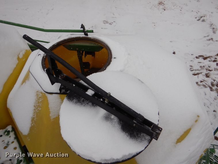 image for item MT9845 2004 John Deere 1890  air seeder