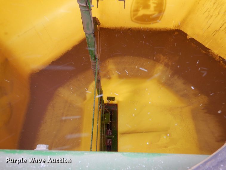 image for item MT9845 2004 John Deere 1890  air seeder