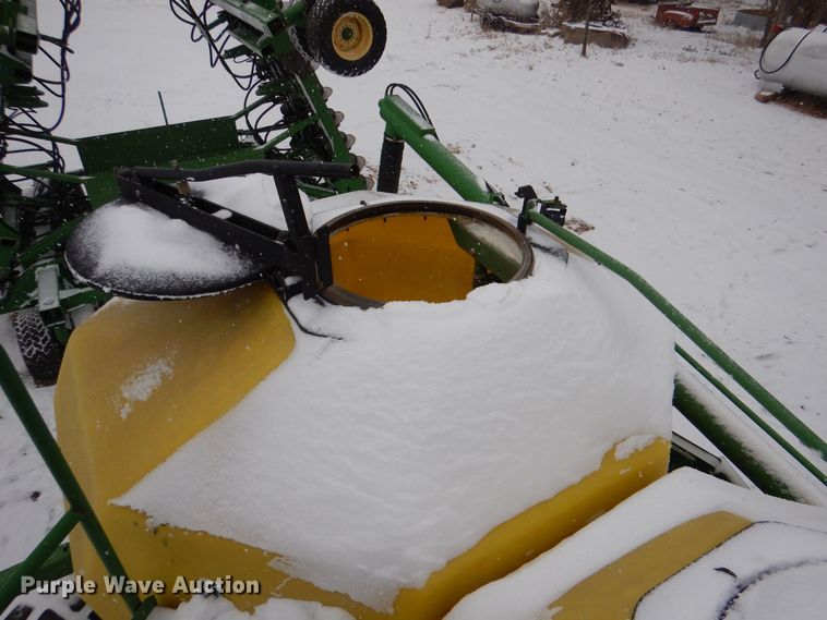 image for item MT9845 2004 John Deere 1890  air seeder