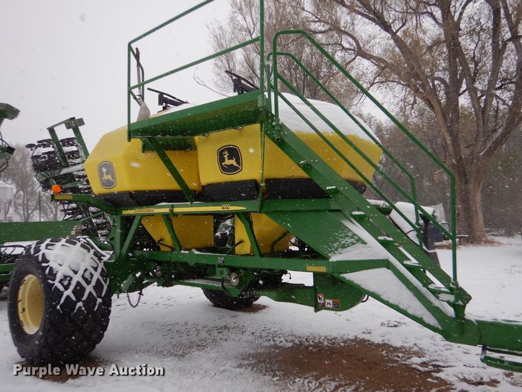 image for item MT9845 2004 John Deere 1890  air seeder