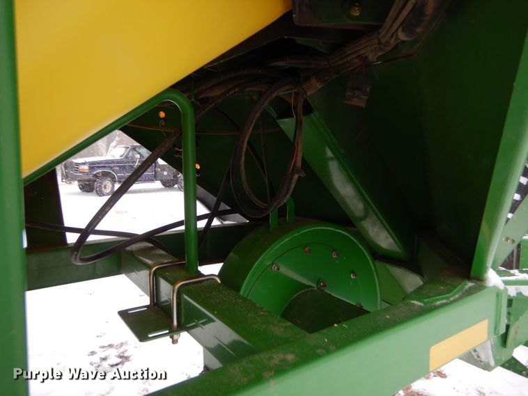 image for item MT9845 2004 John Deere 1890  air seeder