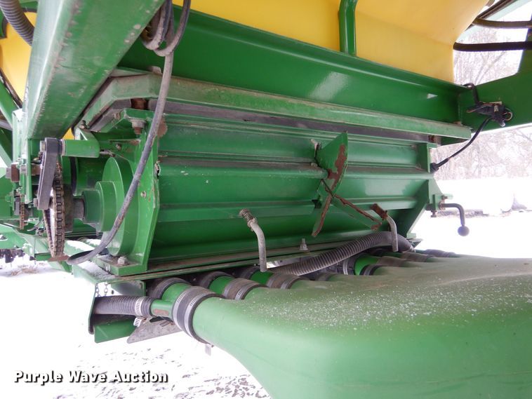 image for item MT9845 2004 John Deere 1890  air seeder