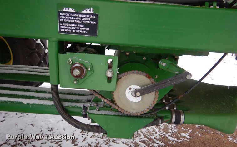 image for item MT9845 2004 John Deere 1890  air seeder