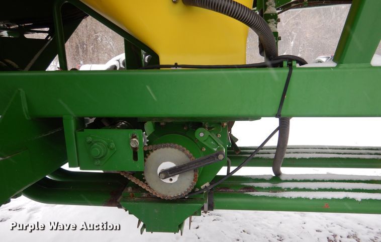 image for item MT9845 2004 John Deere 1890  air seeder