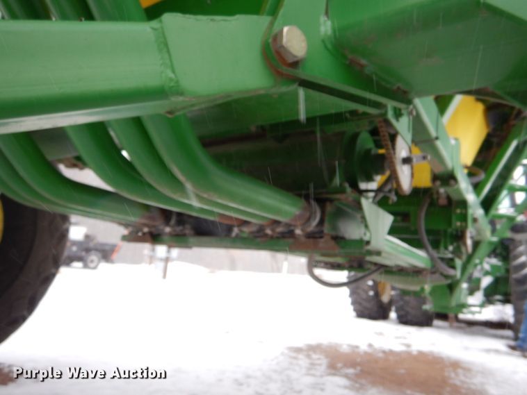 image for item MT9845 2004 John Deere 1890  air seeder