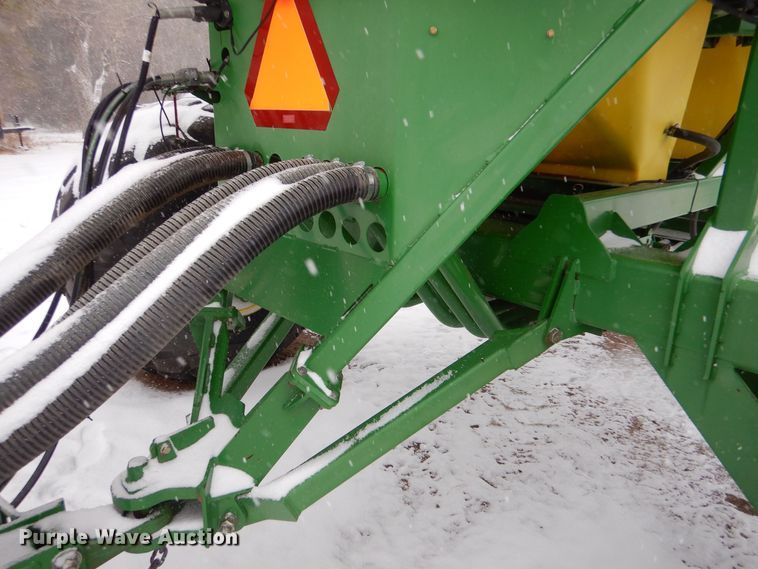 image for item MT9845 2004 John Deere 1890  air seeder