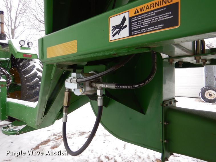 image for item MT9845 2004 John Deere 1890  air seeder