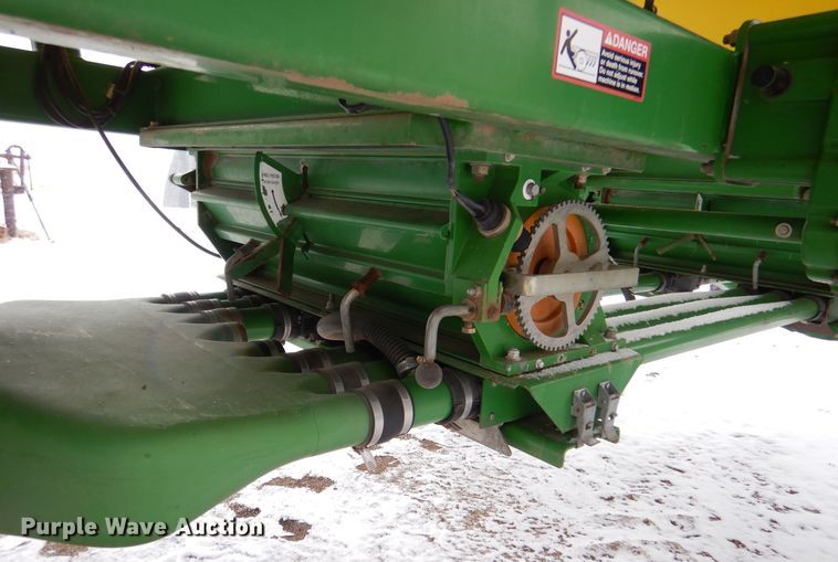 image for item MT9845 2004 John Deere 1890  air seeder