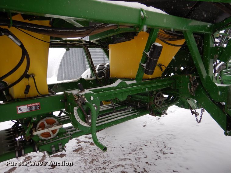 image for item MT9845 2004 John Deere 1890  air seeder